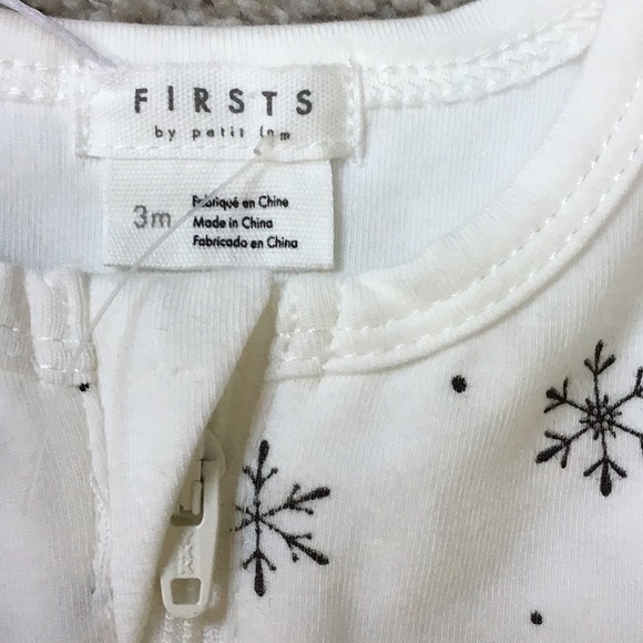 🆕FIRSTS by Petit Lem Snowflake Print footie Pajamas. Size 3m - Picture 2 of 5